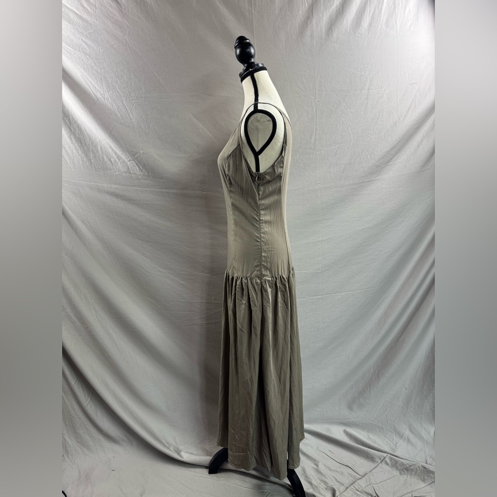 Minimalist Urban Sleeveless V-Neck Long Dress Olive - Picture 8 of 8